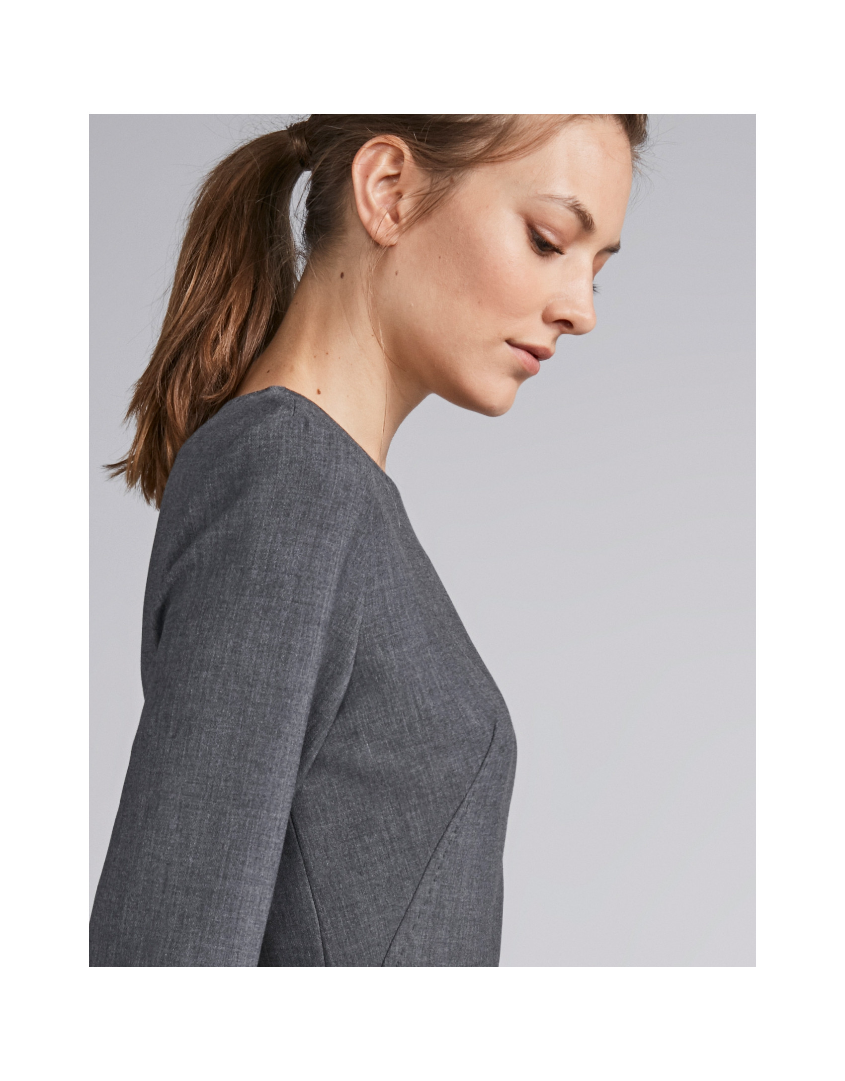 Vestido midi gris marengo con grosgrain