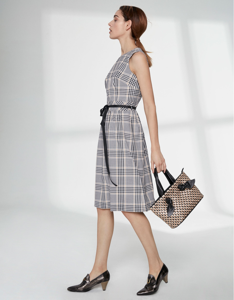 Vestido midi fluido a cuadros