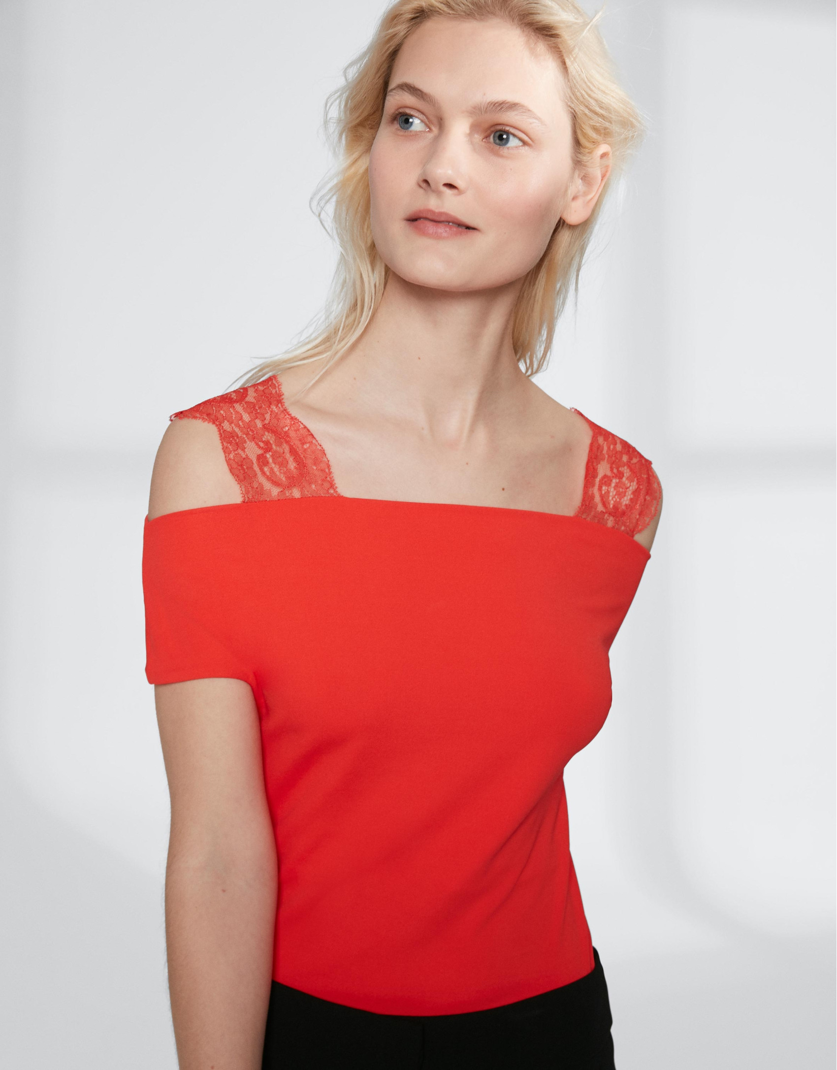 Camiseta naranja tirantes de encaje