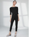 Pantalón pitillo negro bajo irregular