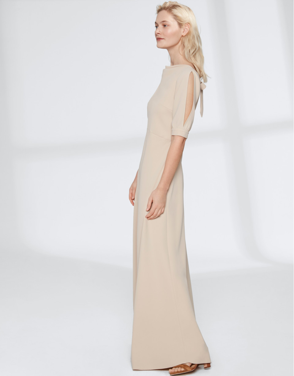 Vestido largo arena escote drapeado