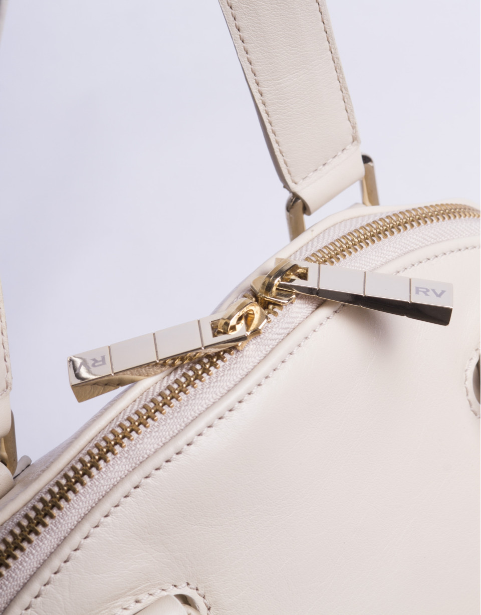 LEONOR CREMA: Satchel en napa