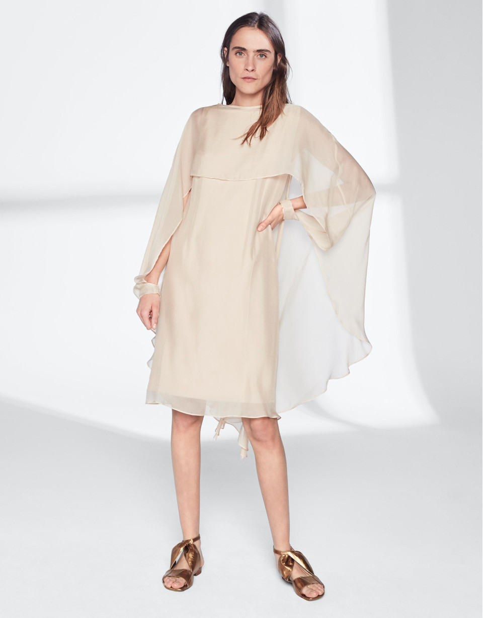Vestido midi capa asimétrica arena