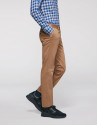 Pantalón chino regular cámel