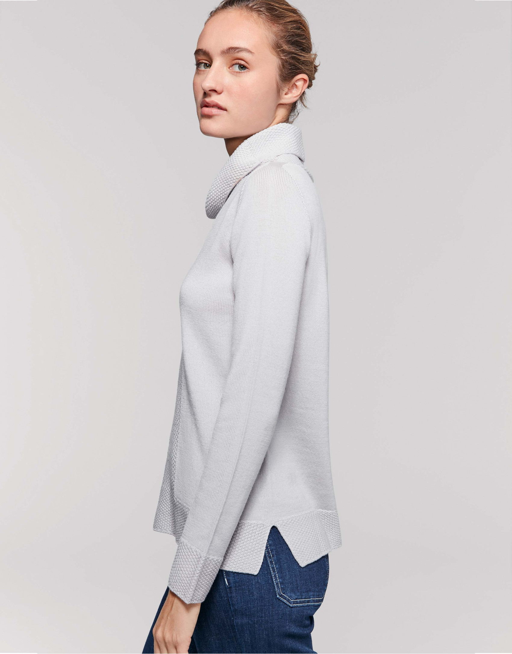 Jersey cuello vuelto flojo gris plata