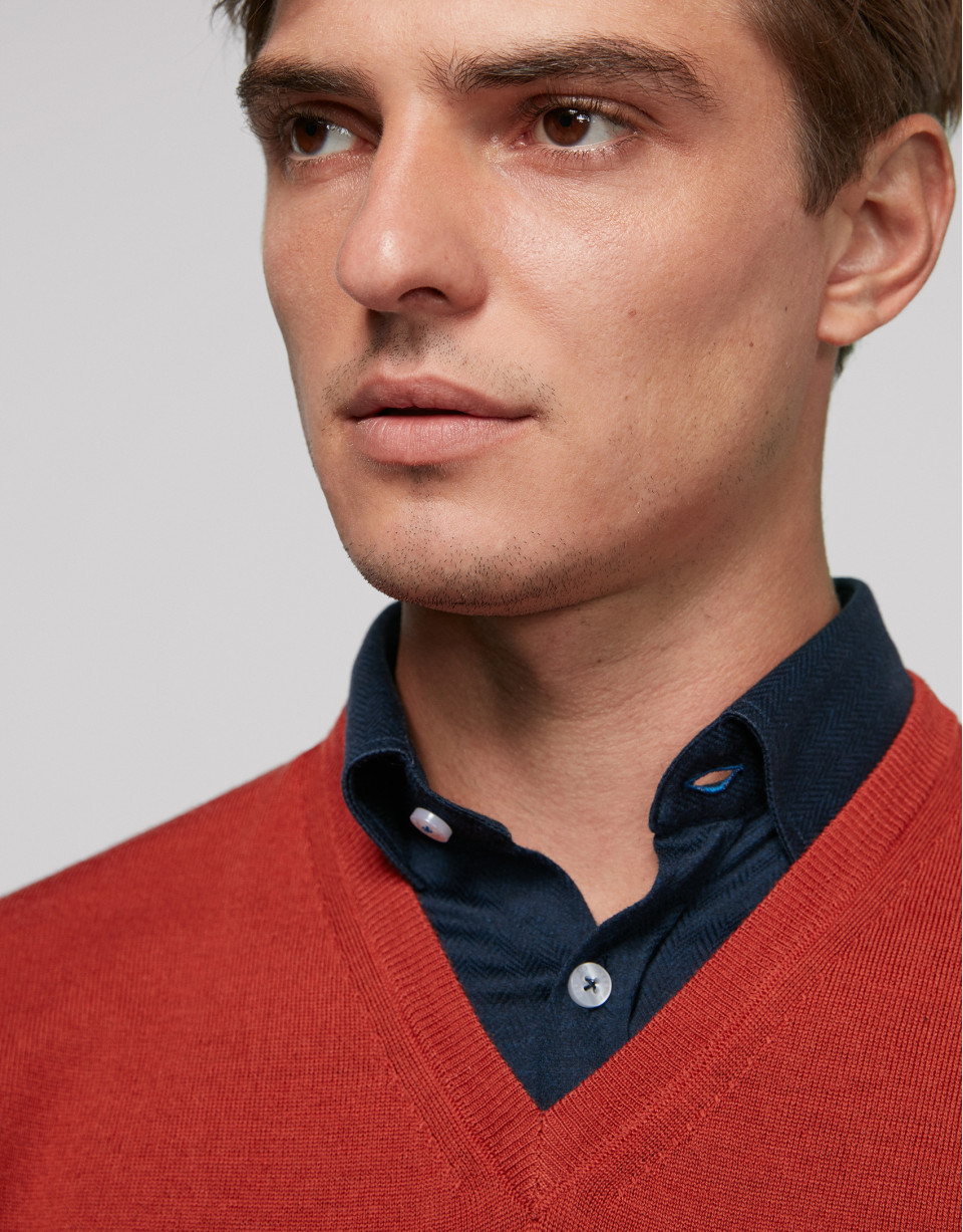 Red wool sweater with V neck
