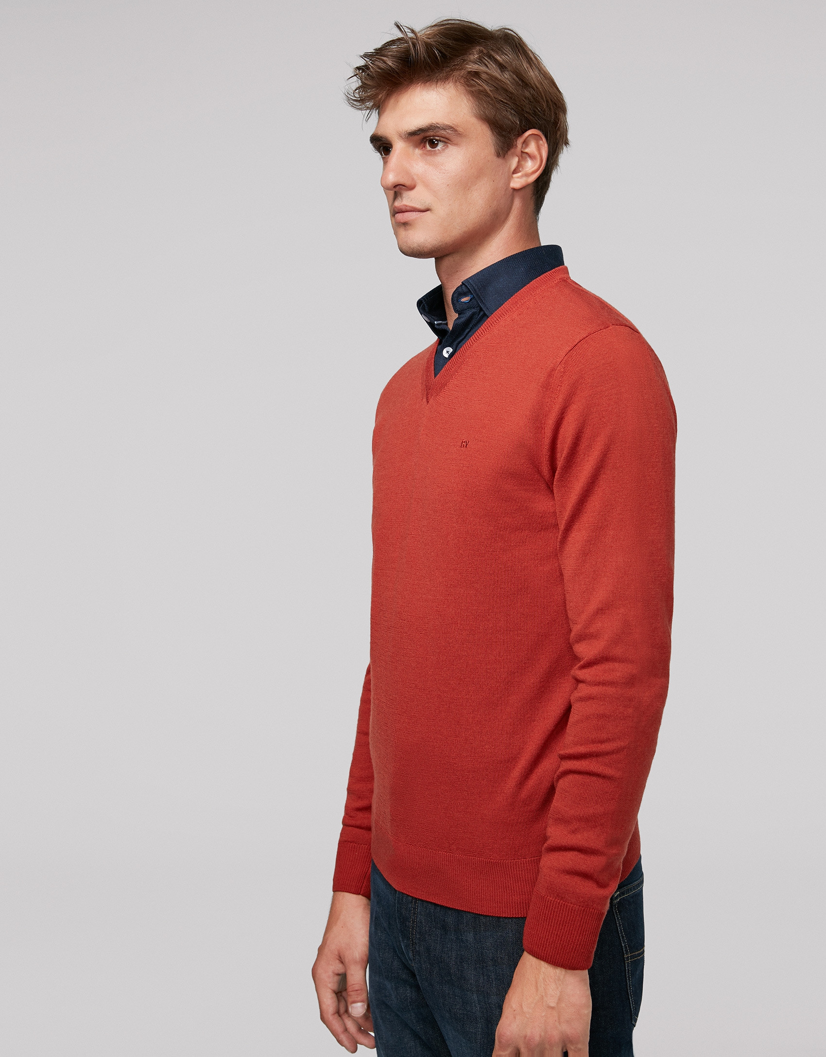 Red wool sweater with V neck