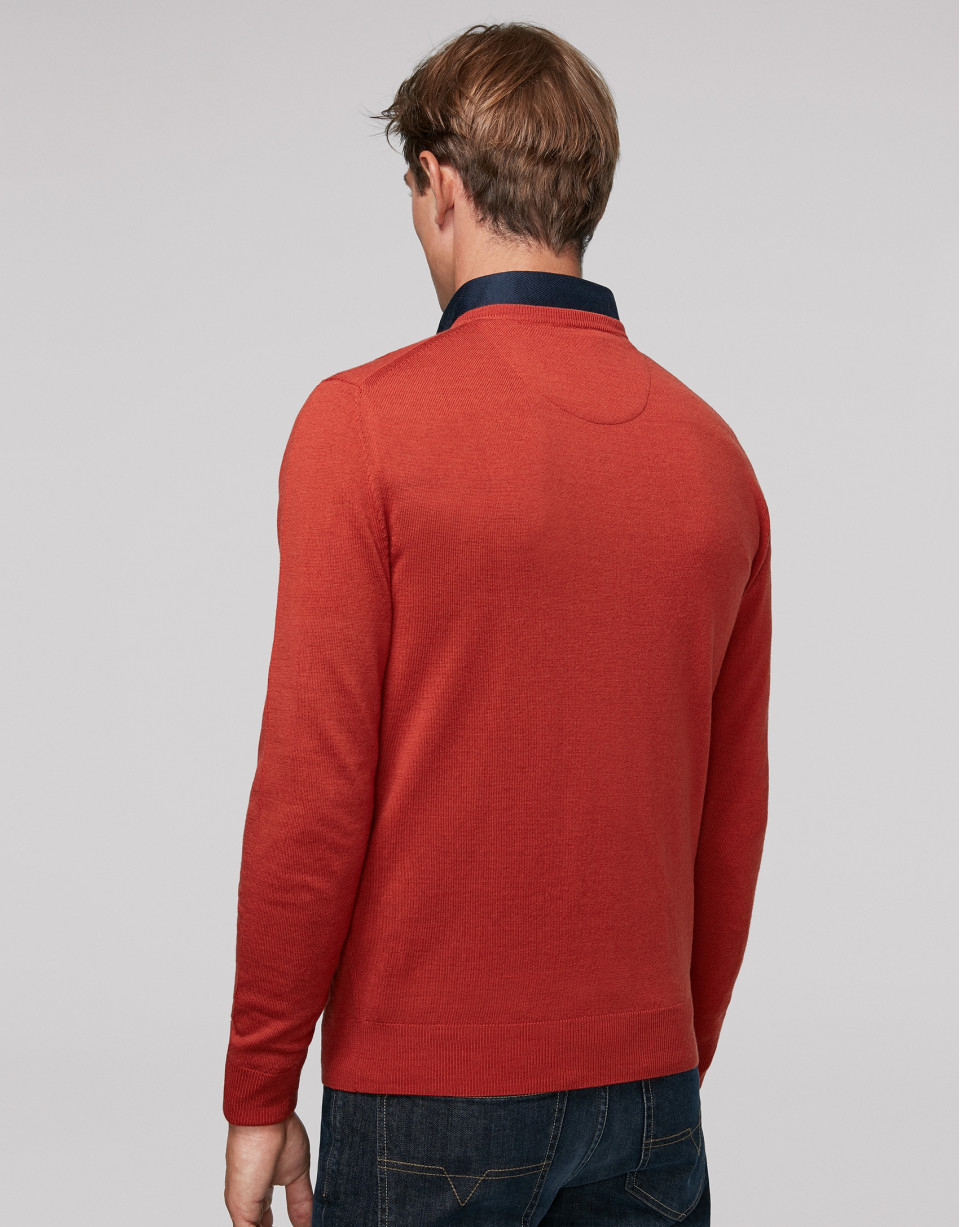 Red wool sweater with V neck