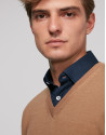 Jersey cuello pico cámel
