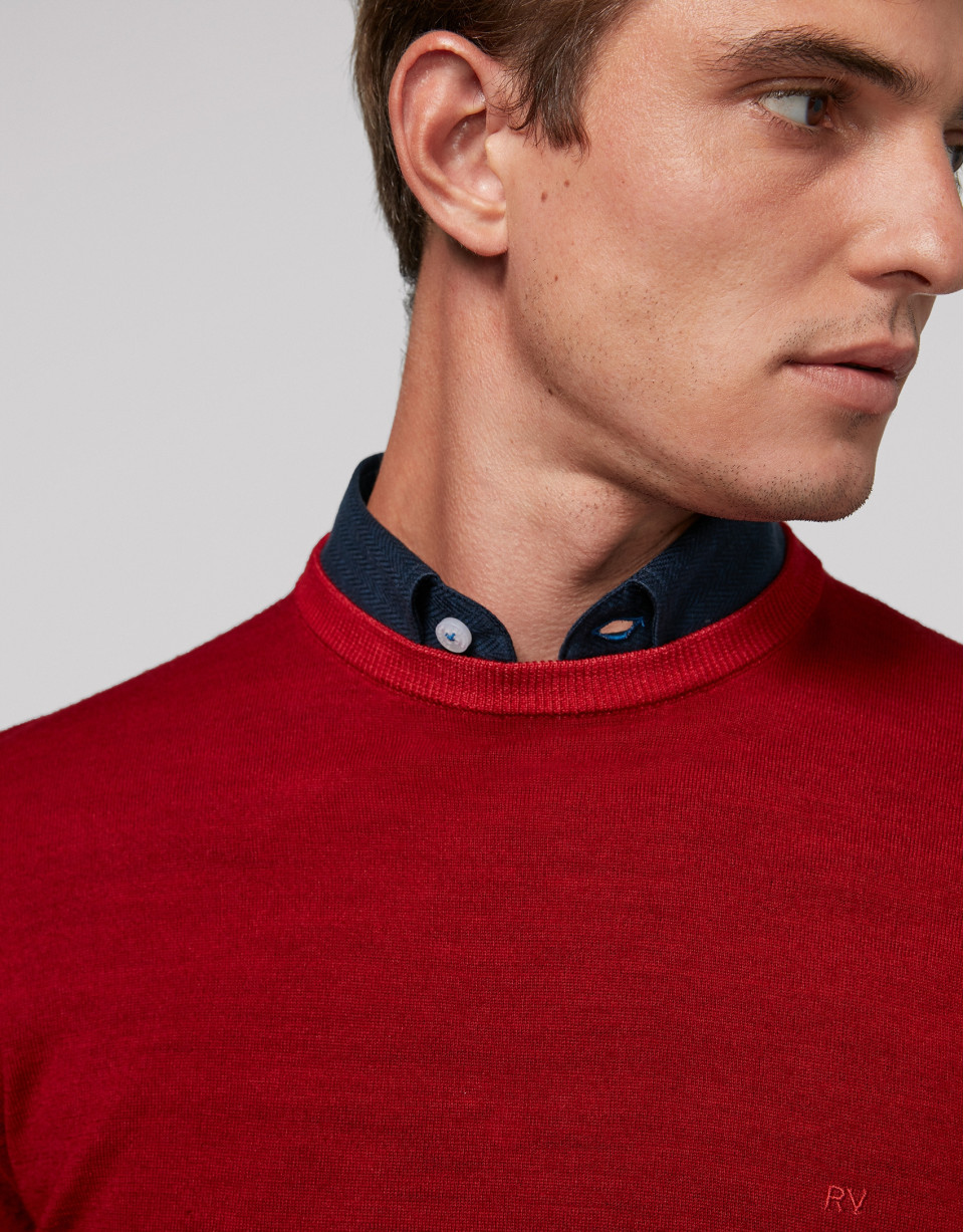 Red dyed sweater with square collar
