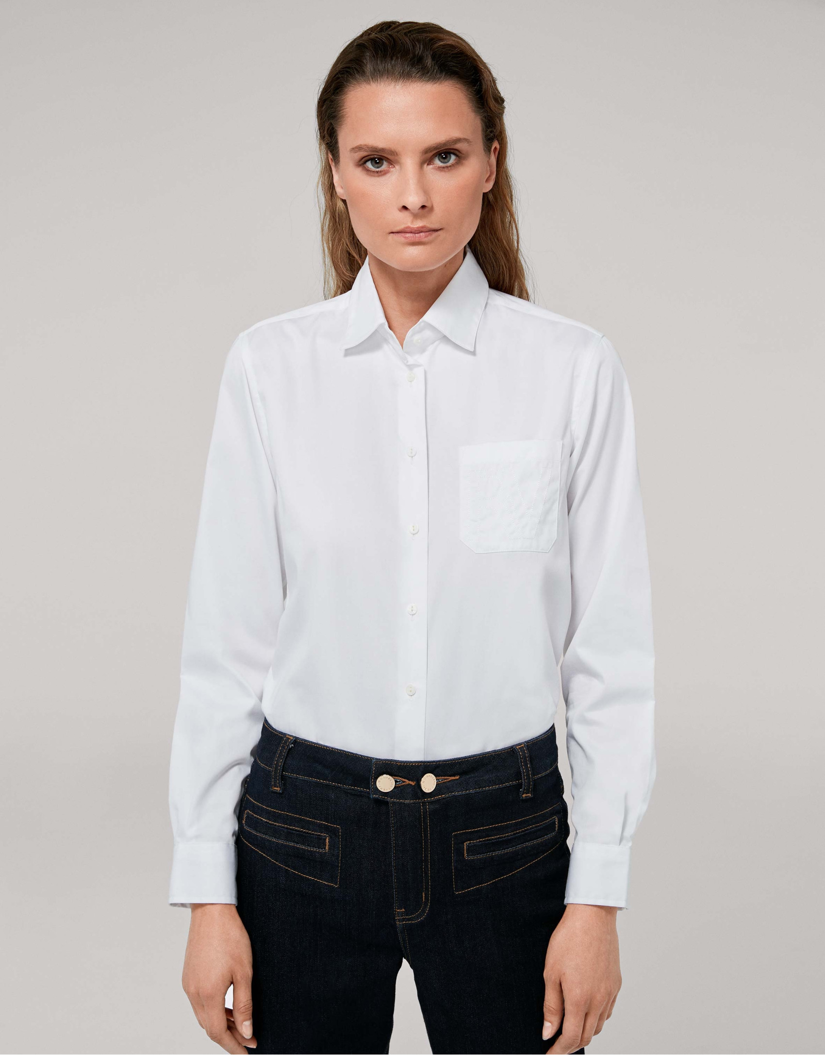 Camisa masculina blanca con bolsillo