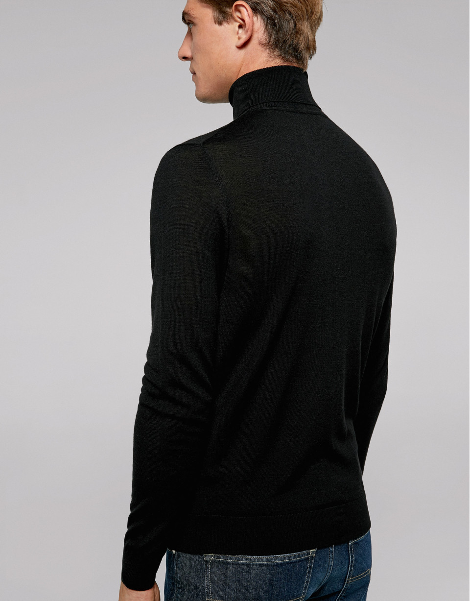 Jersey cuello cisne color negro