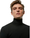 Jersey cuello cisne color negro