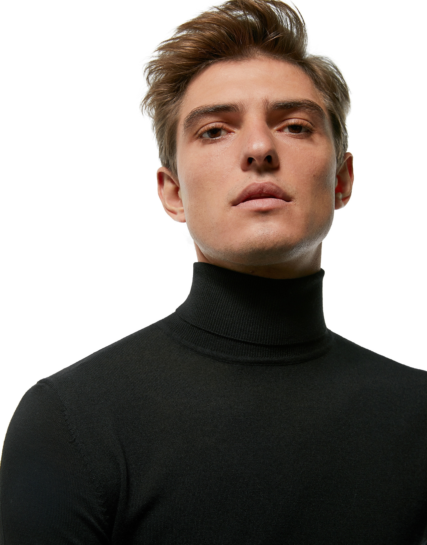 Jersey cuello cisne color negro