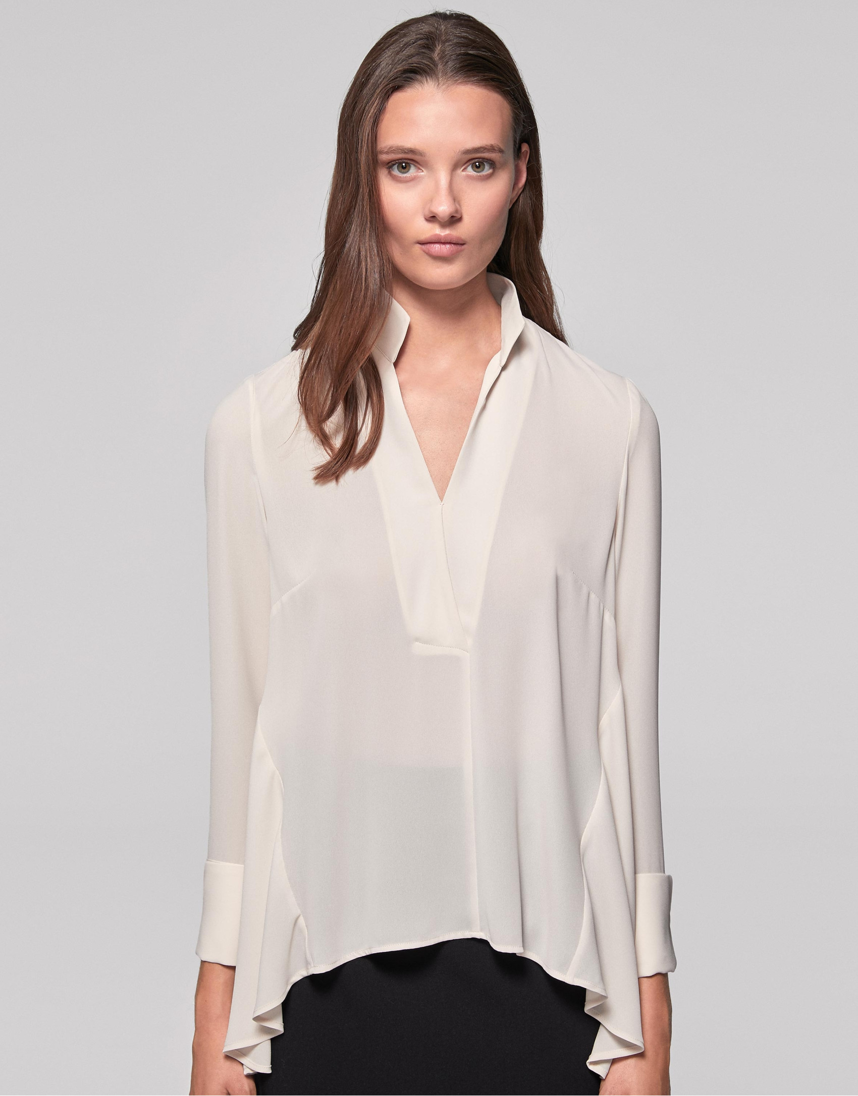 Camisa marfil cuello mao con abertura