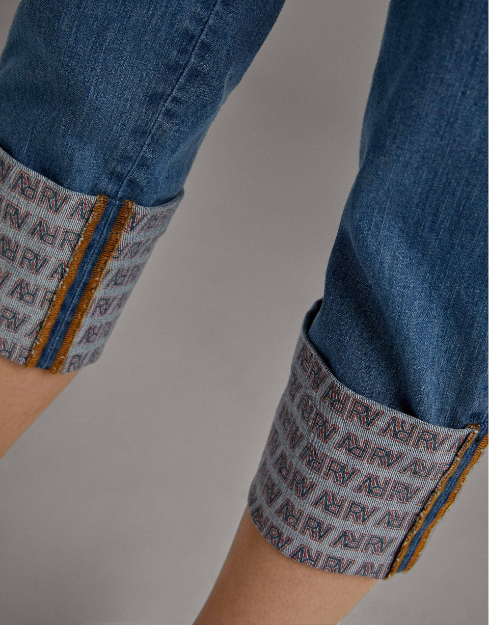 Pantalón vaquero azul cintura alta y cinturón