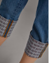 Pantalón vaquero azul cintura alta y cinturón