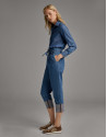 Pantalón vaquero azul cintura alta y cinturón