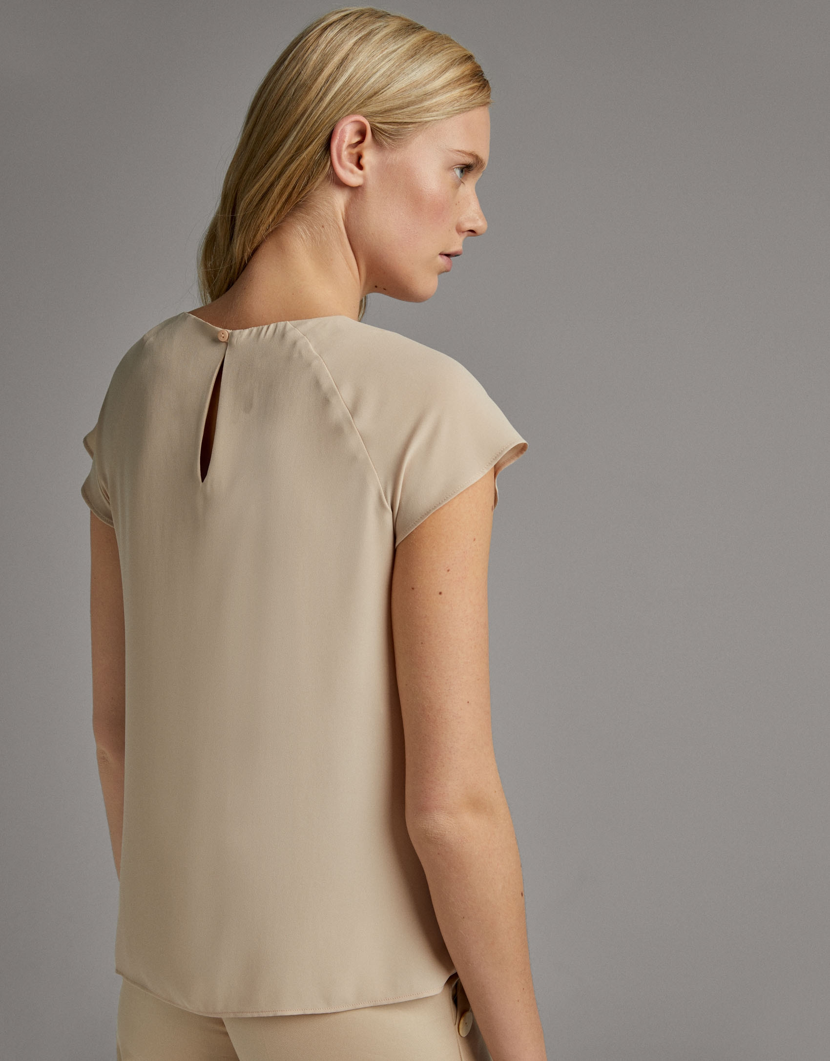 Blusa manga ranglan corta beige