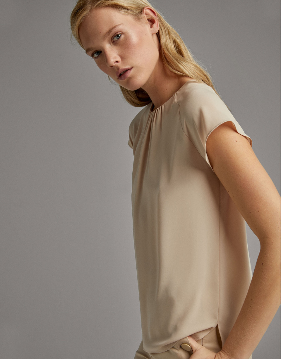 Blusa manga ranglan corta beige