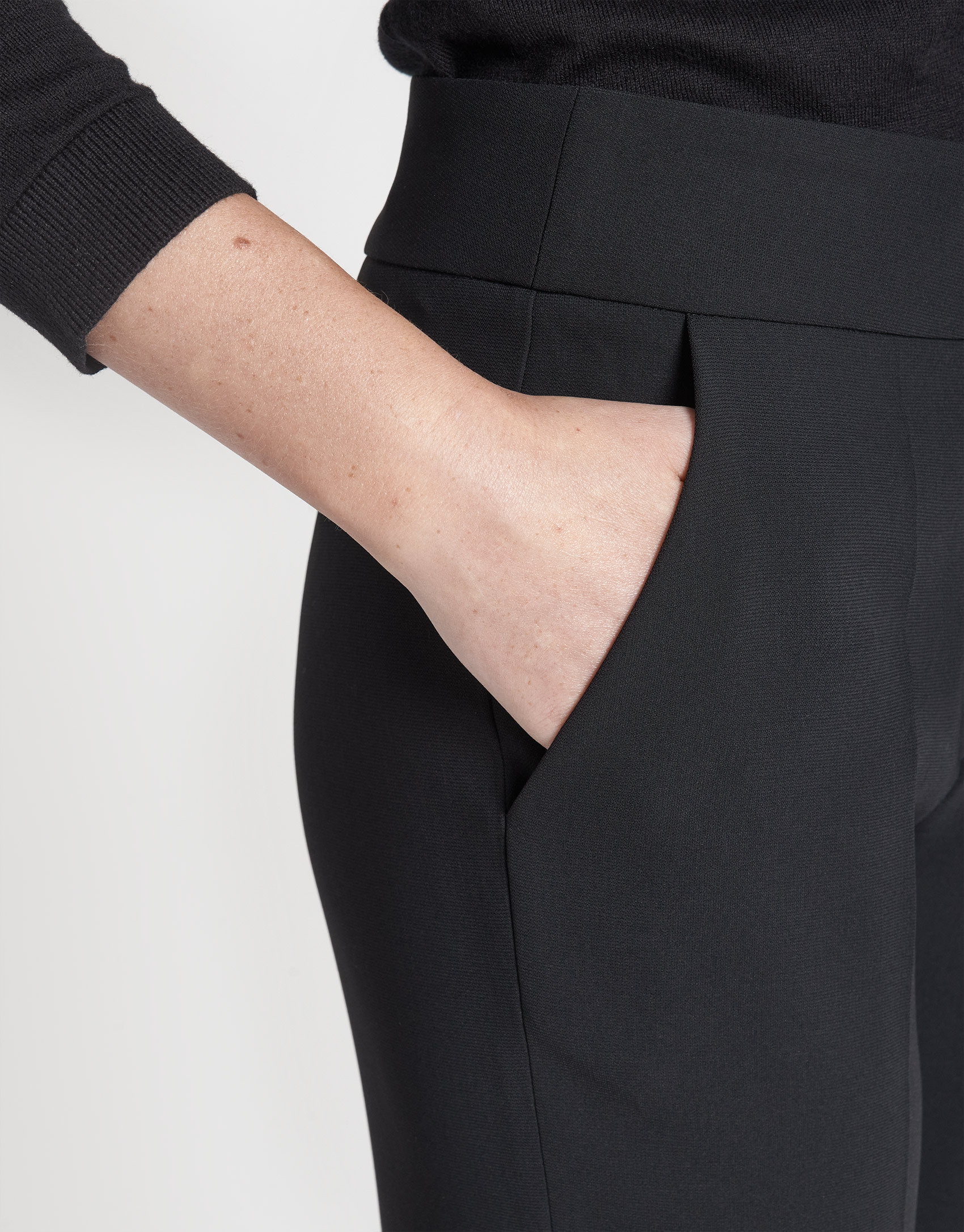 Pantalón recto negro