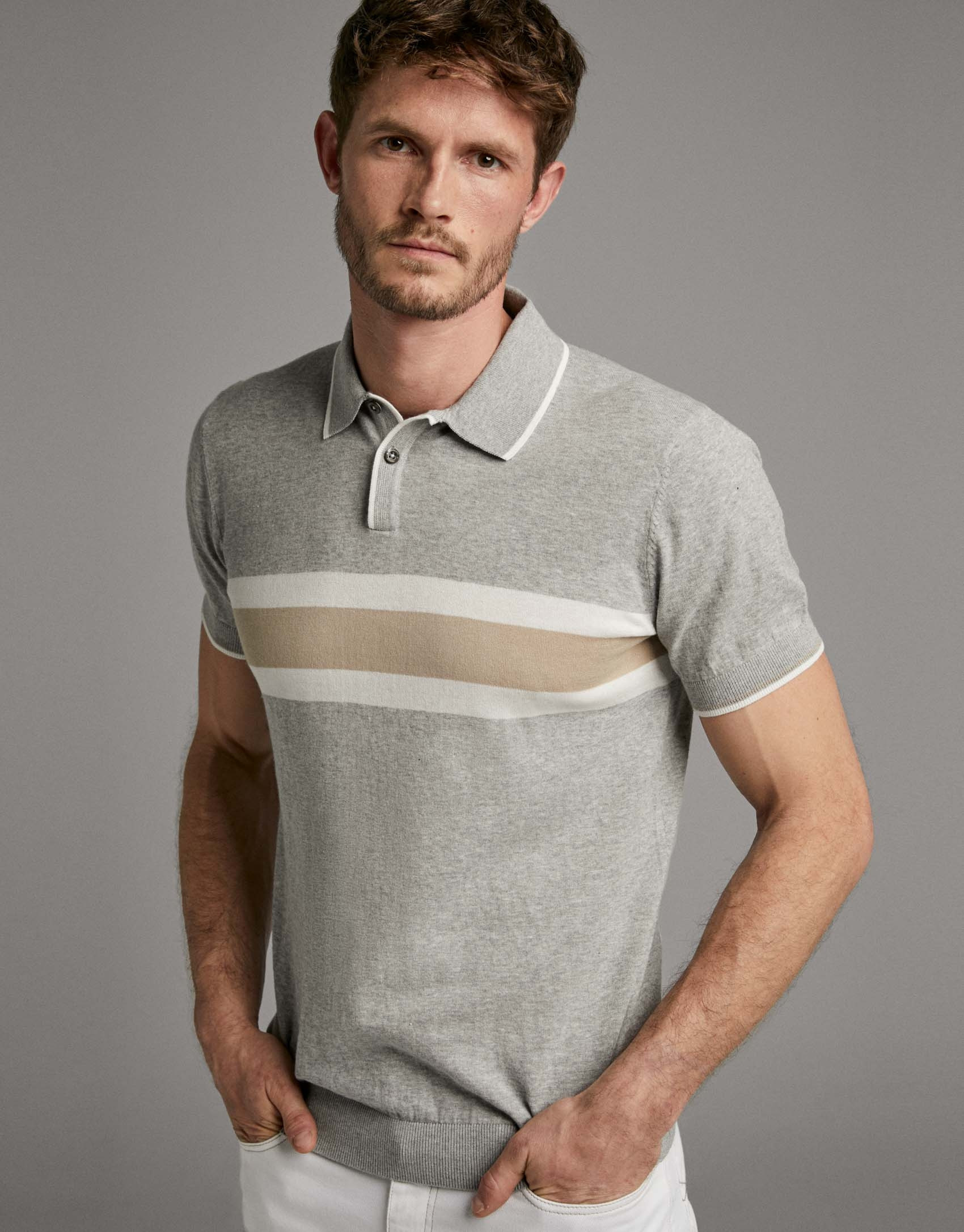 Polo tricot gris con tostado y blanco - Hombre | Roberto Verino