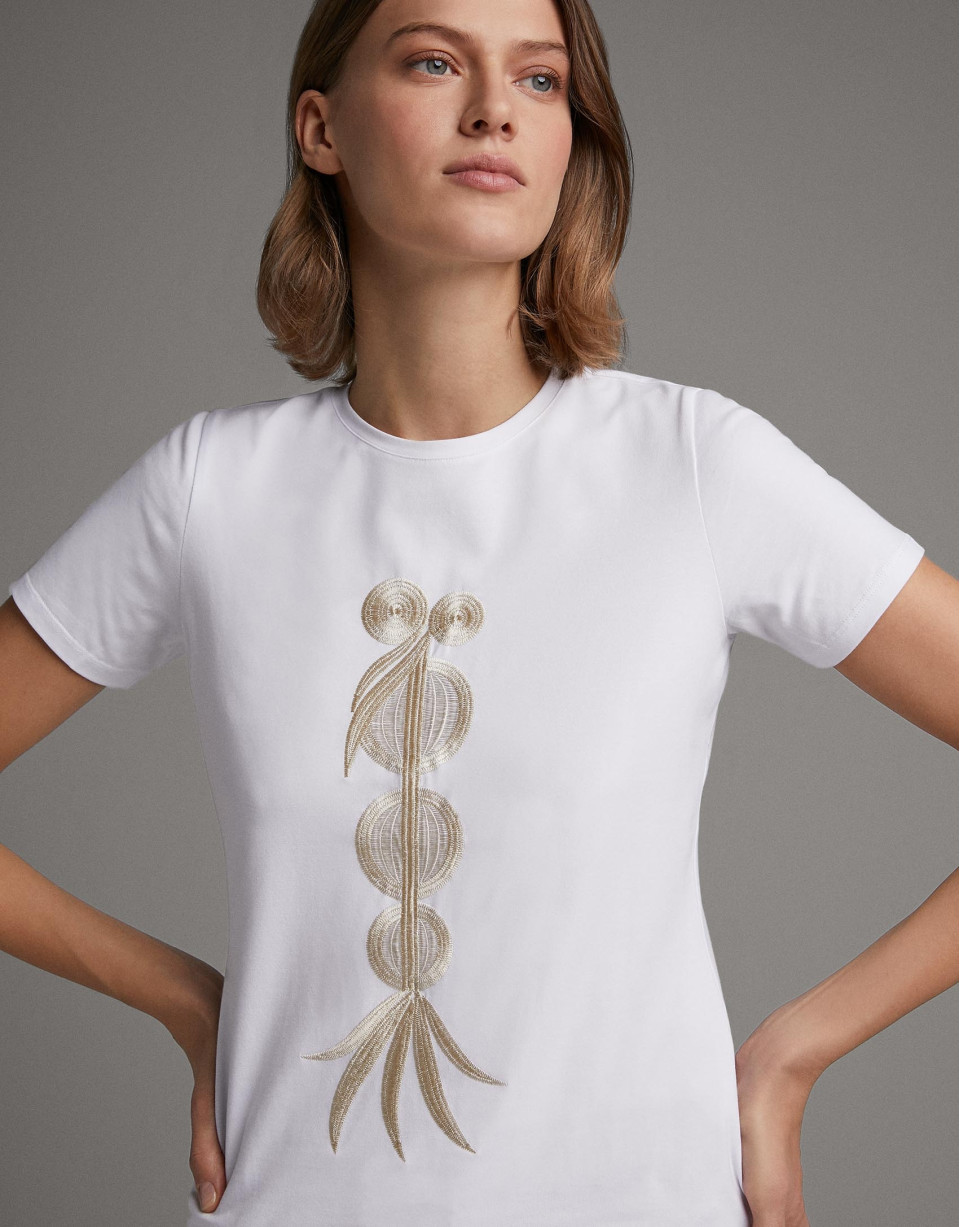 White top with beige ethnic embroidery - Woman | Roberto Verino