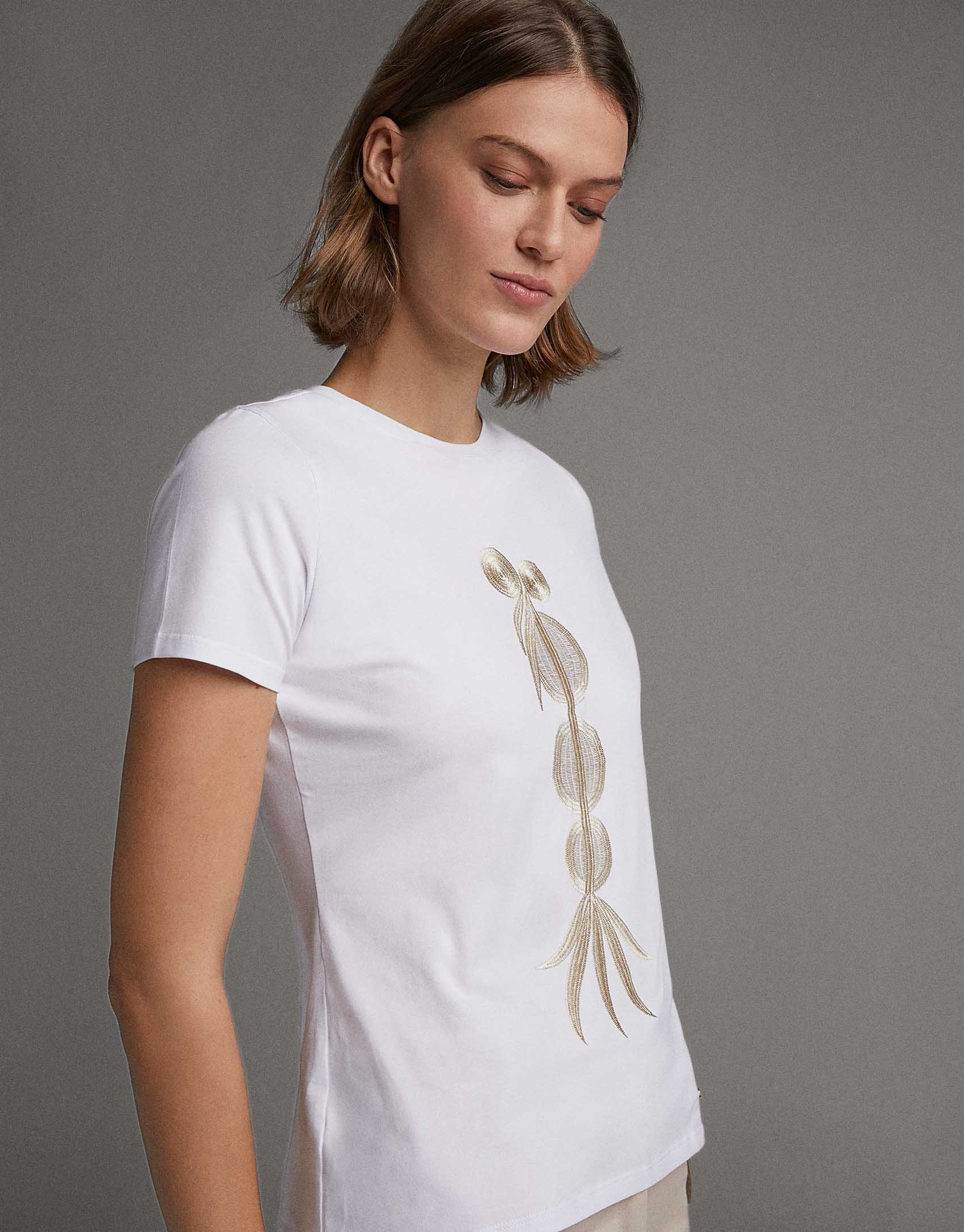 White top with beige ethnic embroidery - Woman | Roberto Verino