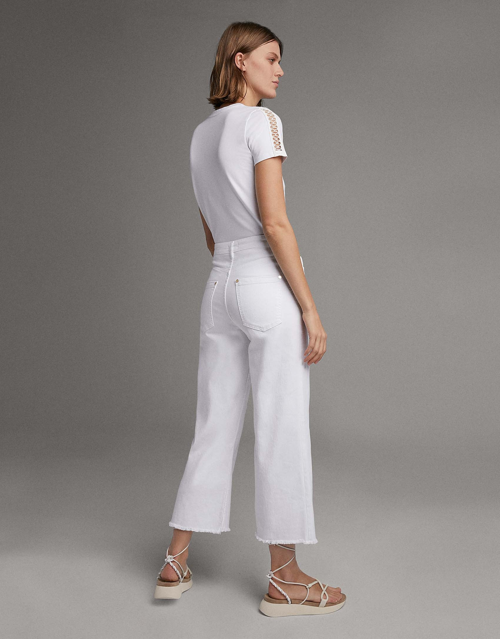 White, bell bottom jeans  - Woman - SS2020 | Roberto Verino