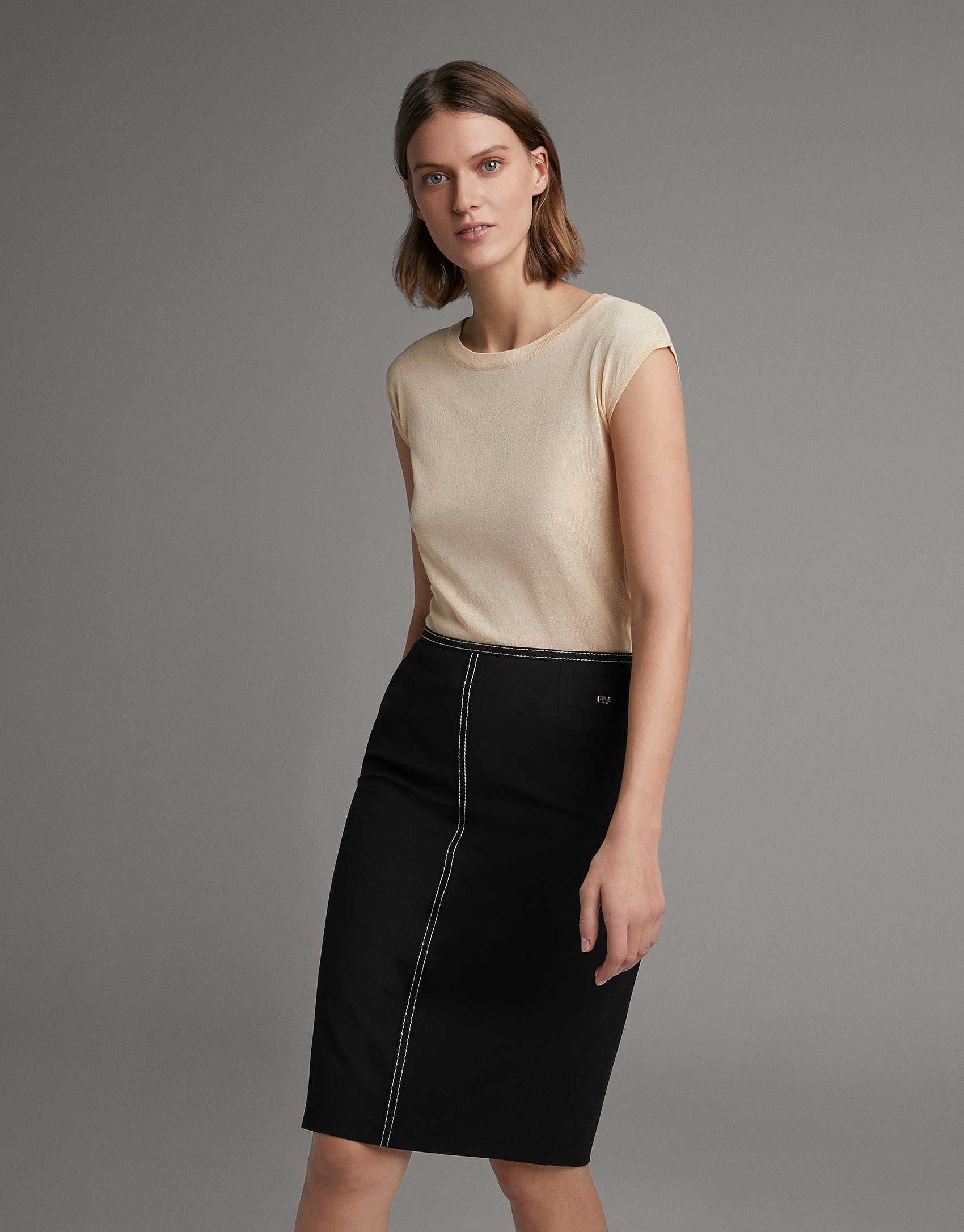 Black pencil skirt with grosgrain ribbon | Roberto Verino