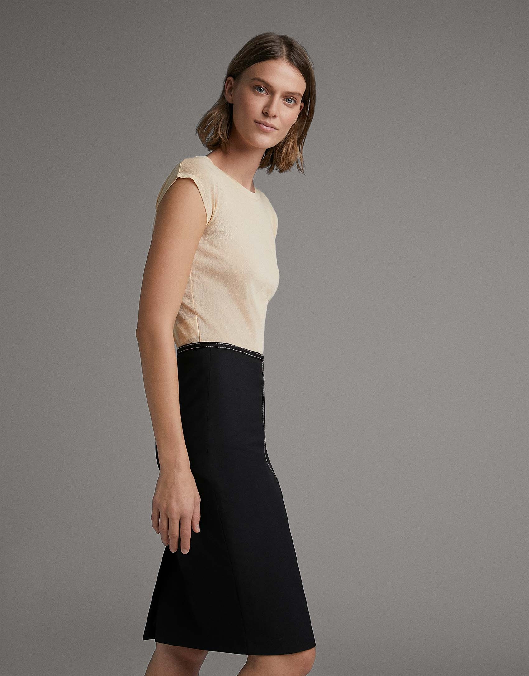Black pencil skirt with grosgrain ribbon | Roberto Verino