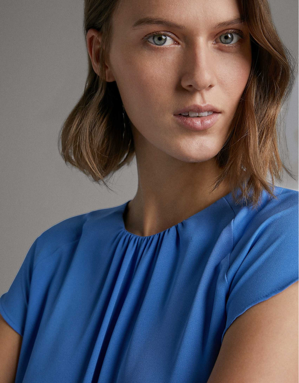Blue blouse with short raglan sleeves - Woman | Roberto Verino