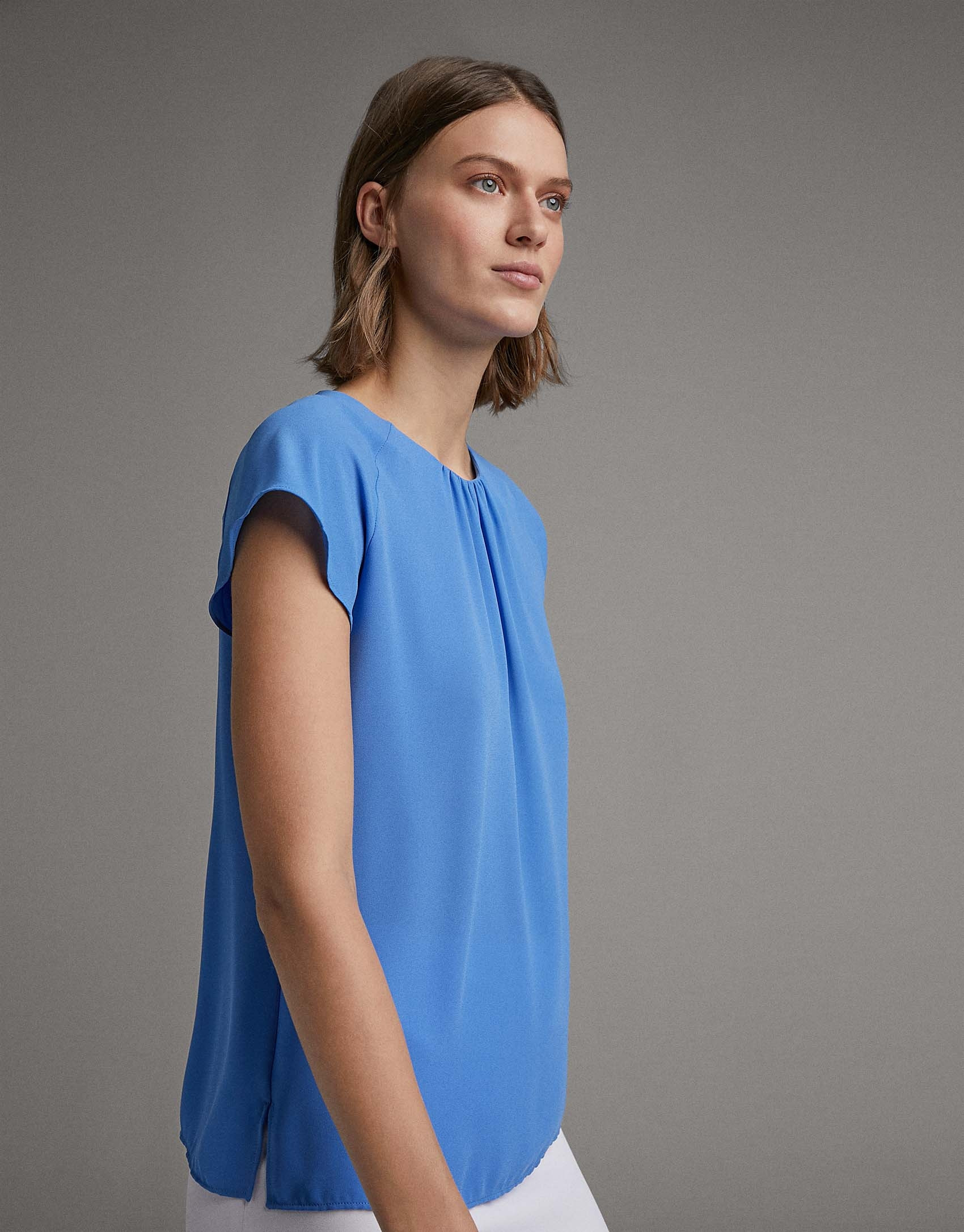 Blue blouse with short raglan sleeves - Woman | Roberto Verino