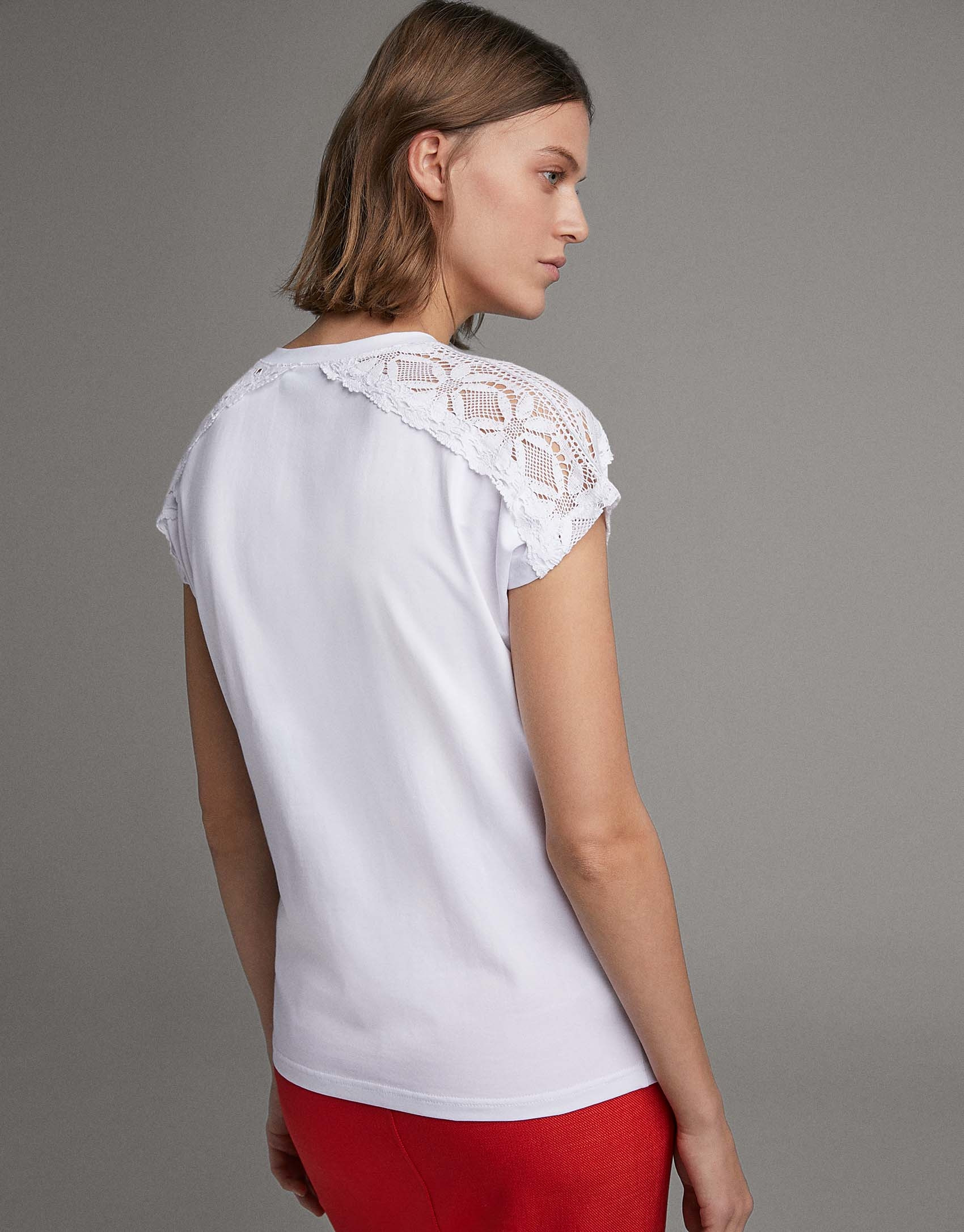 Beige short-sleeve top with chantilly lace | Roberto Verino