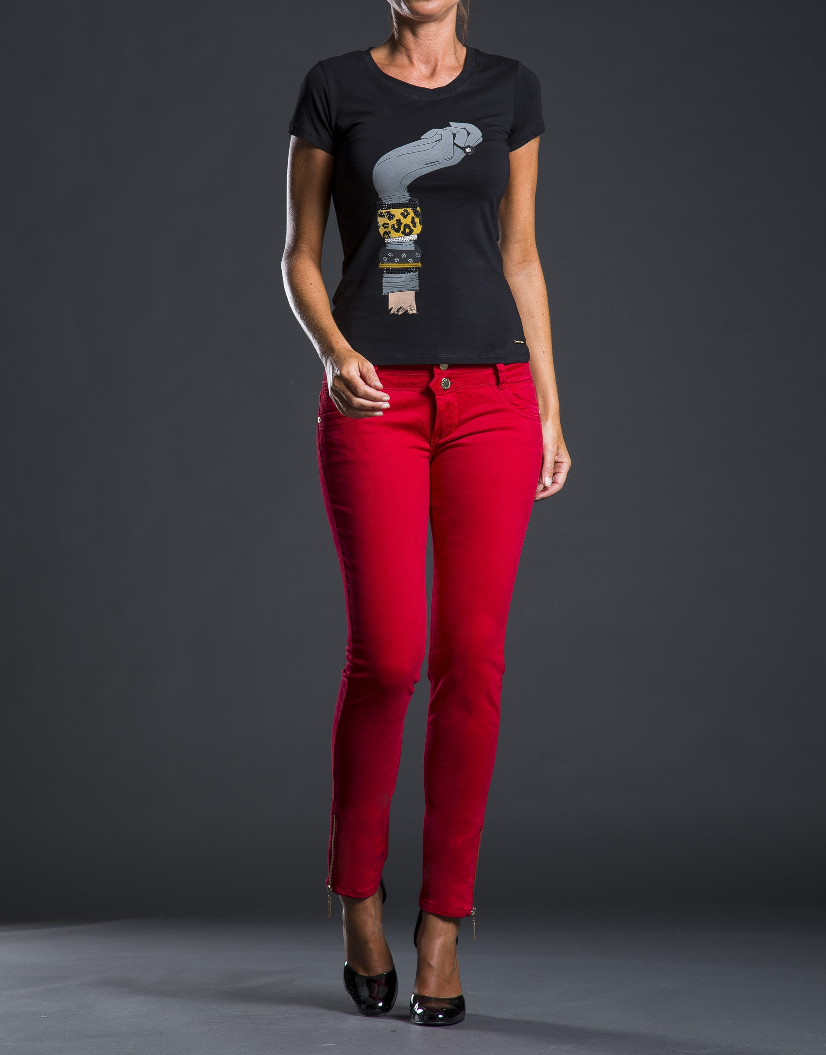 Camiseta negra estampado pedrería