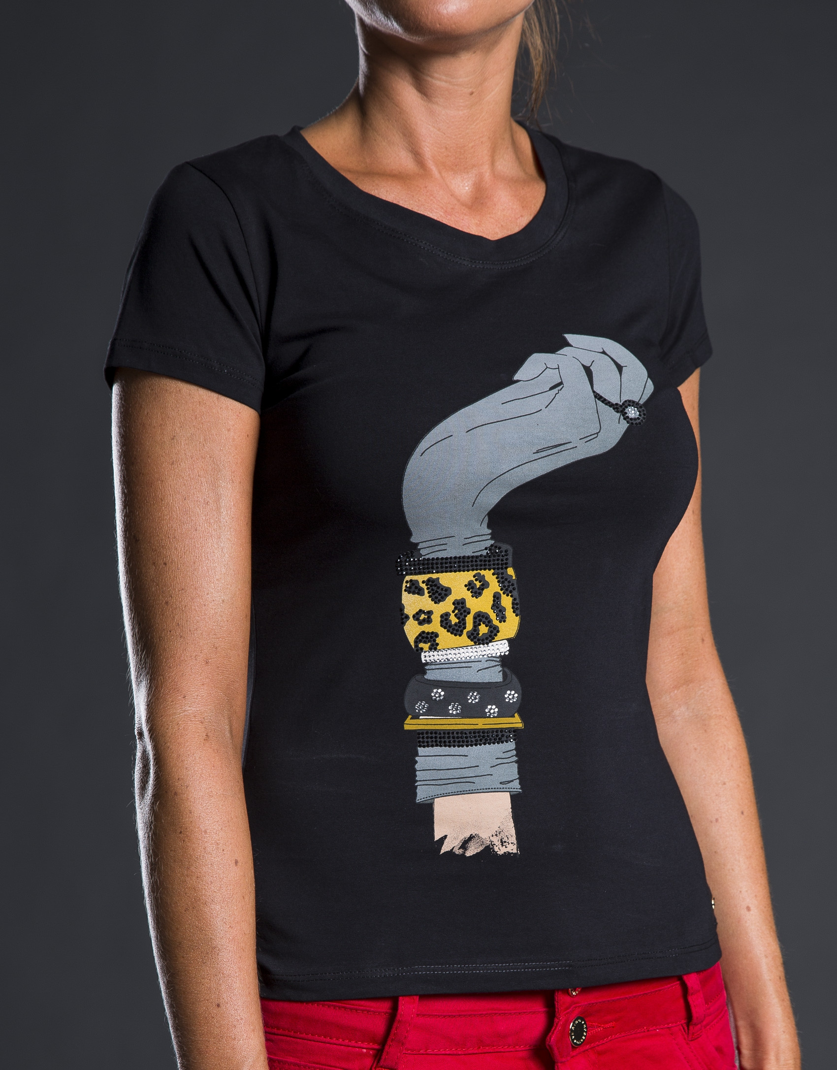 Camiseta negra estampado pedrería
