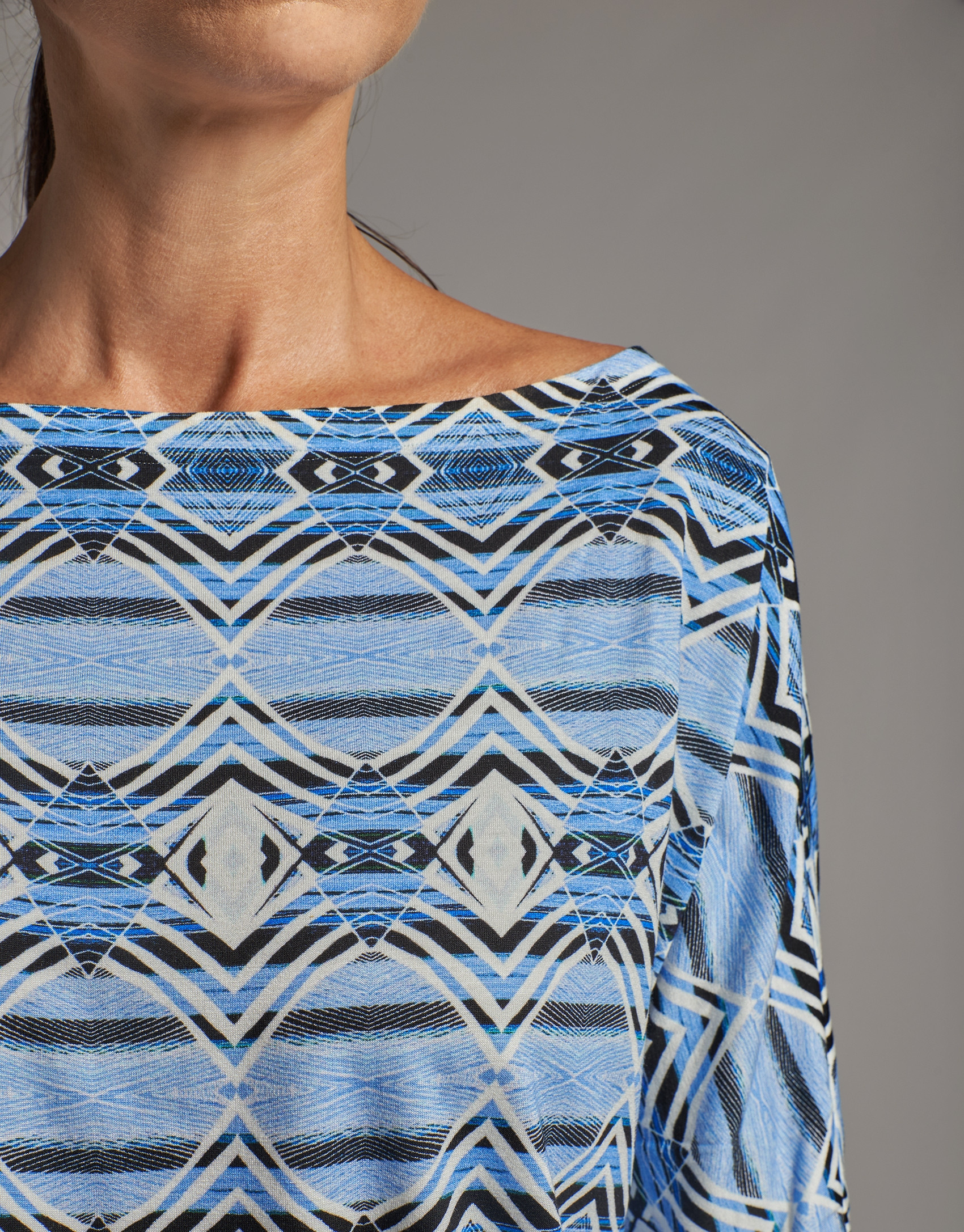 Indigo blue print top with bat sleeves  - Woman | Roberto Verino
