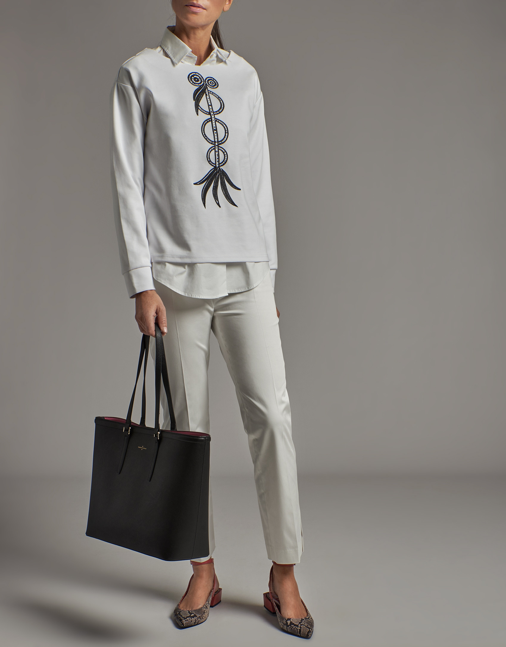 White sweatshirt with embroidered bird print ... | Roberto Verino