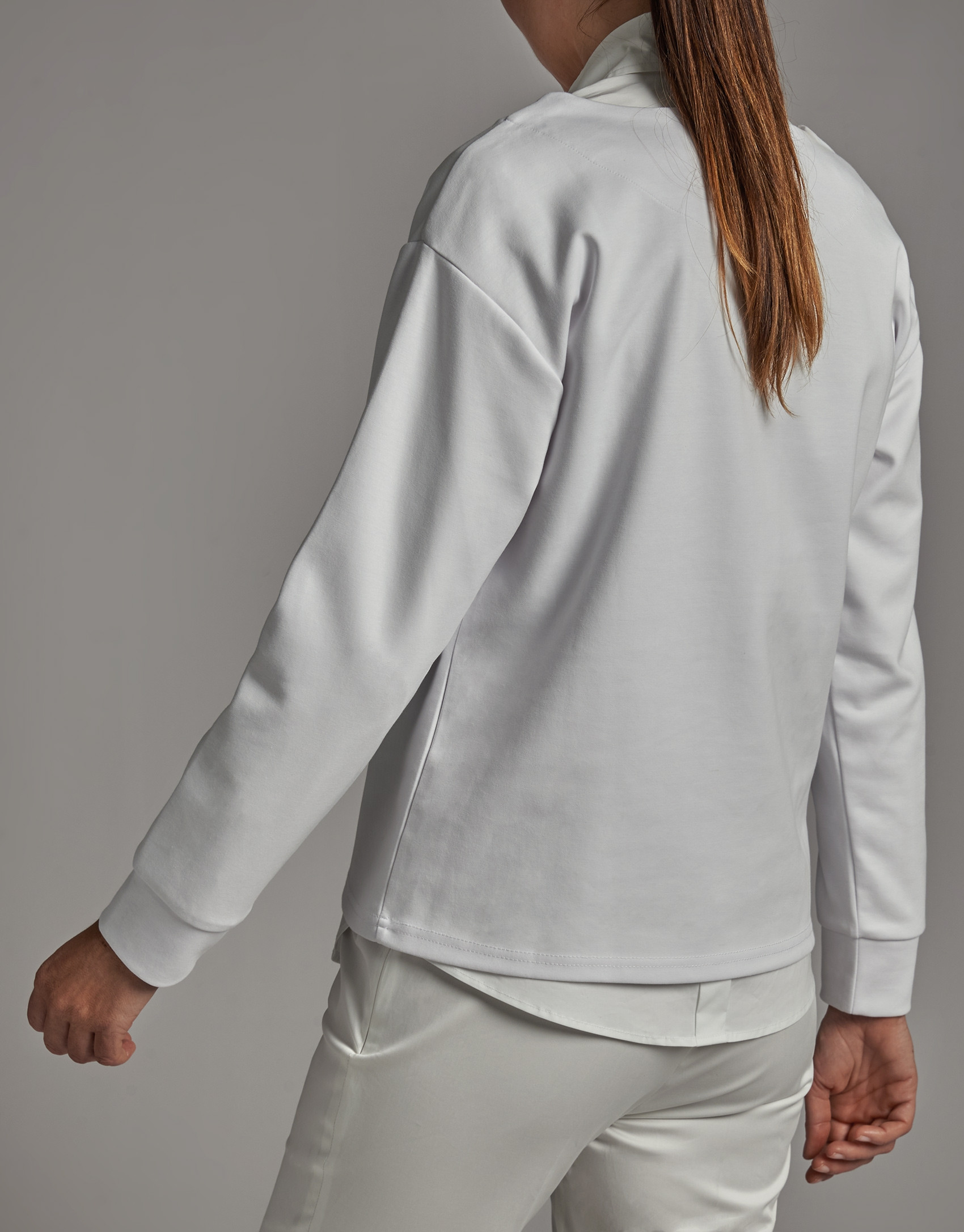 White sweatshirt with embroidered bird print ... | Roberto Verino