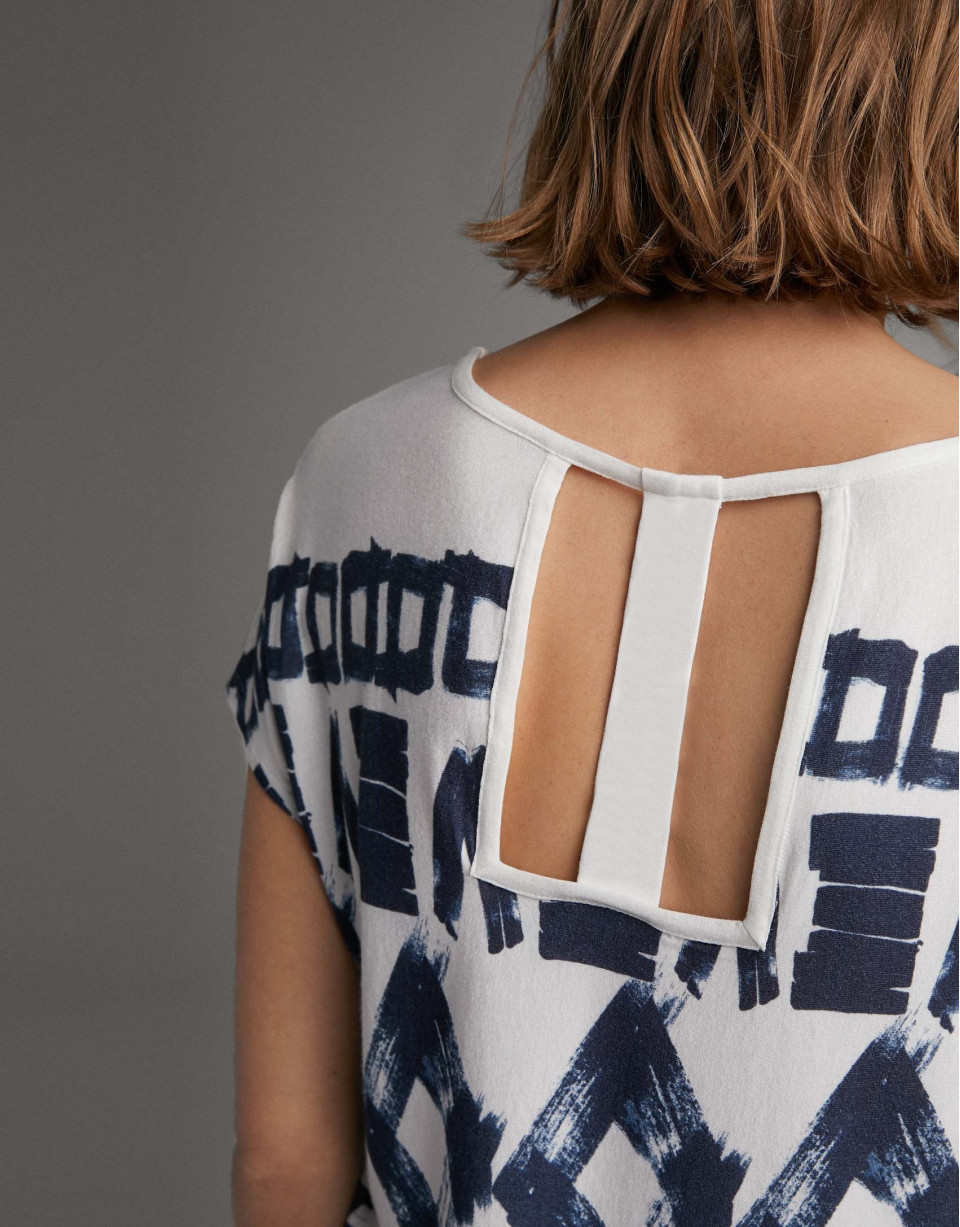 Camiseta estampado geométrico azul