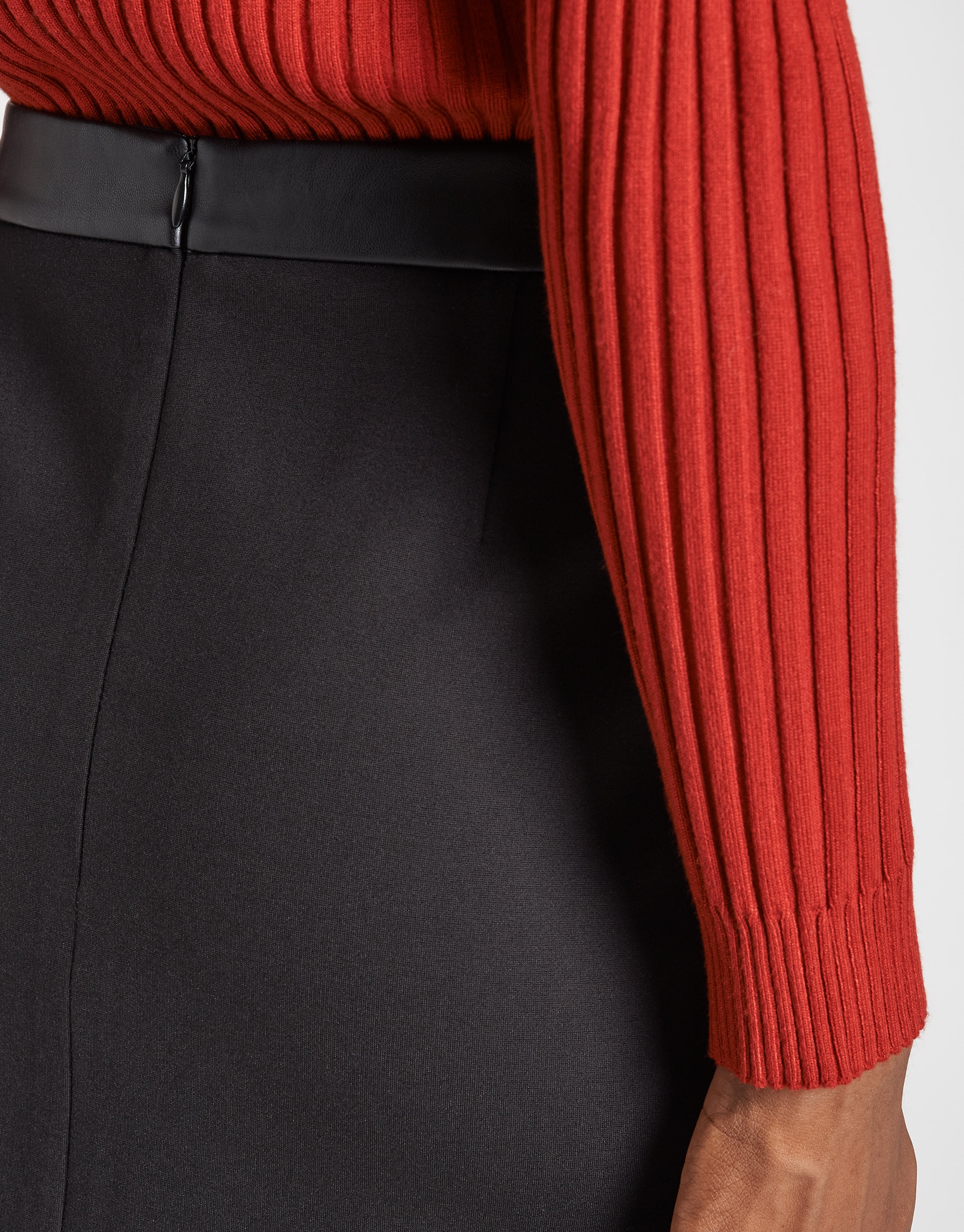Falda midi negra cintura combinada - OI20 - % | Roberto Verino