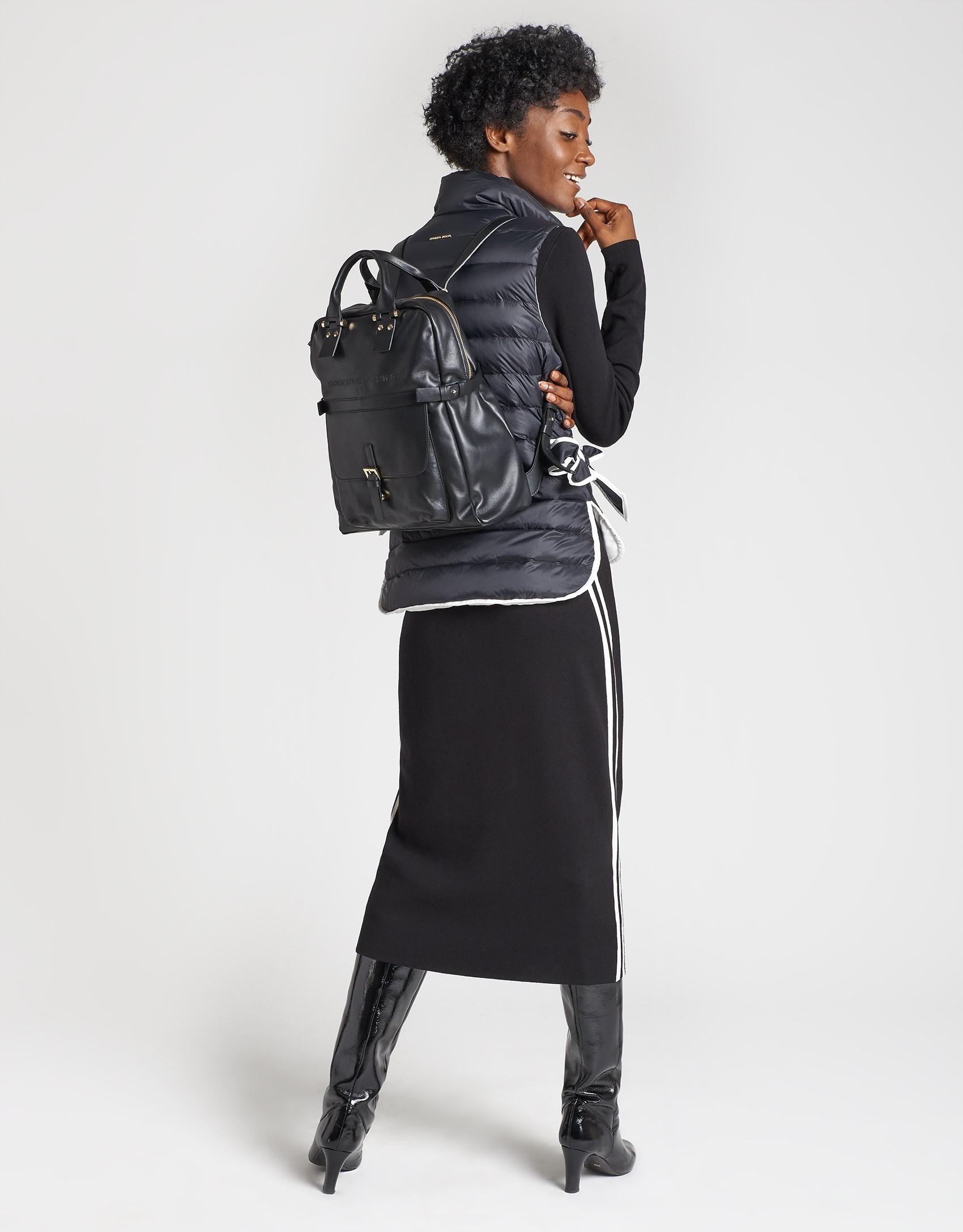Mochila Charlotte piel negra - OI20 - % | Roberto Verino