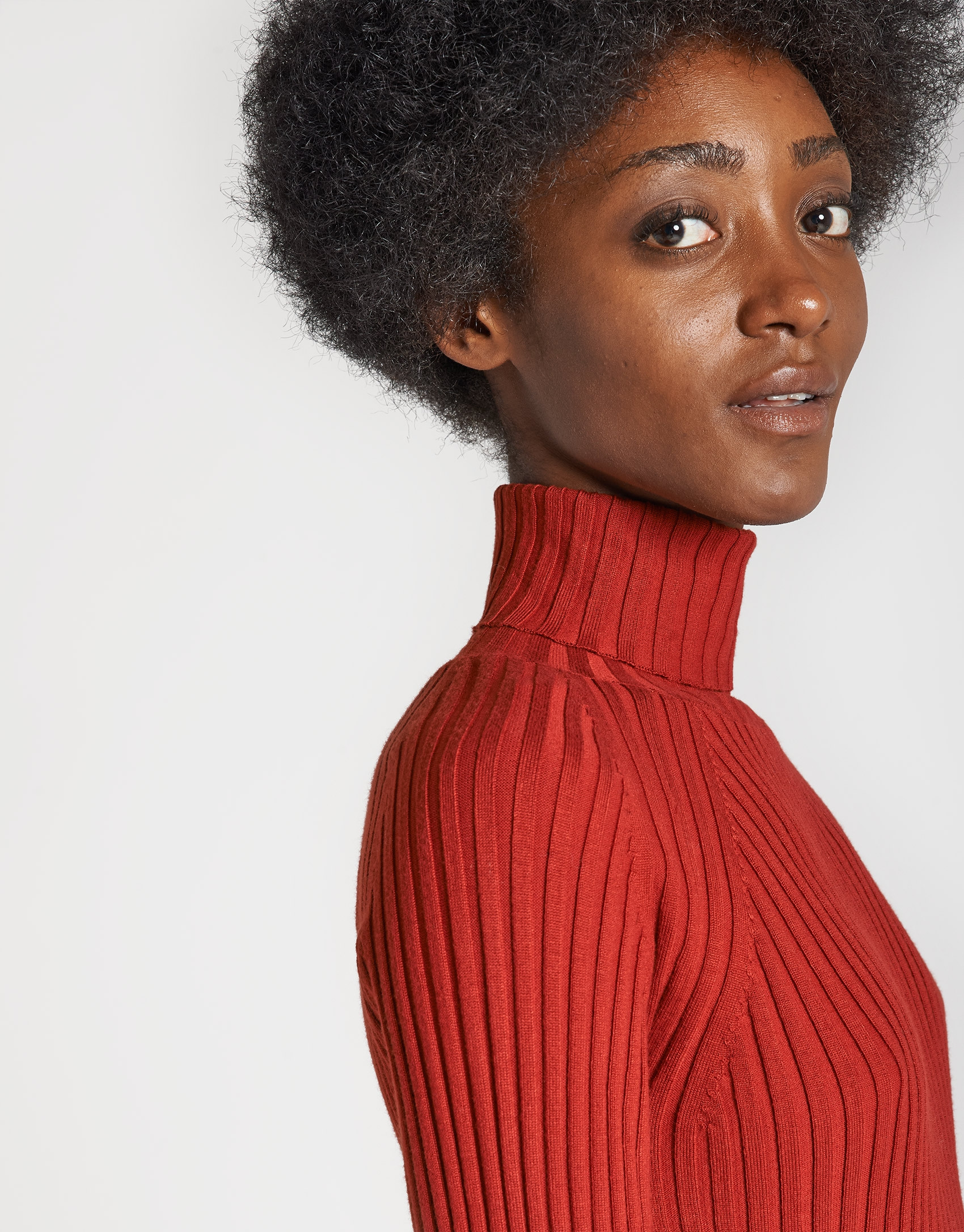 Red sweater with ribbing - OI20 - % - SS2021 | Roberto Verino