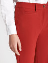 Pantalón recto tobillero pespunteado rojo