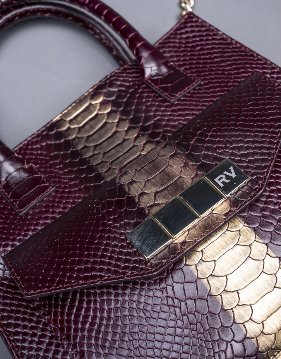 Burgundy leather Rocío Andrómeda bag with embossed snake and  old gold stripe