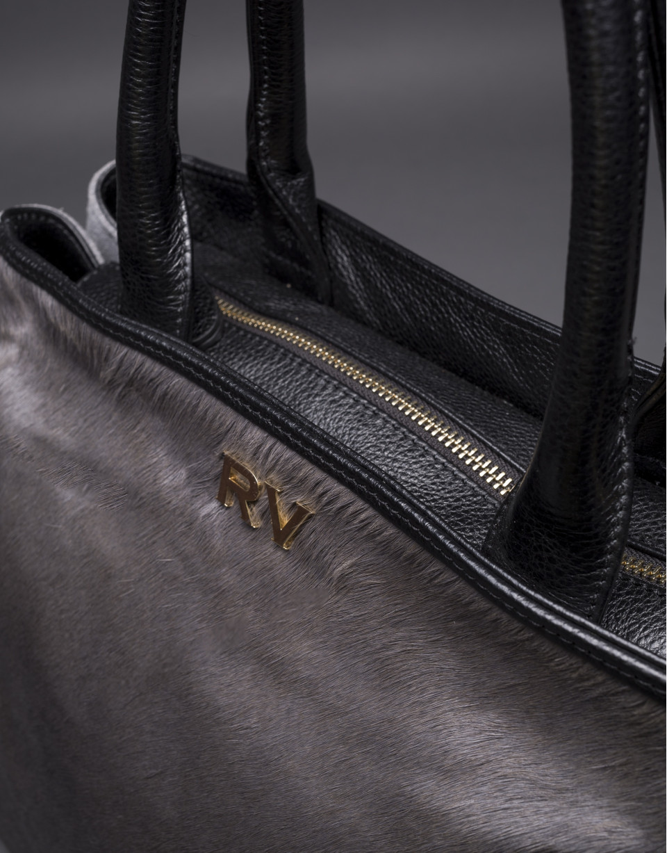 Bolso Justin con pelo de potro en gris combinado con piel y ante en negro