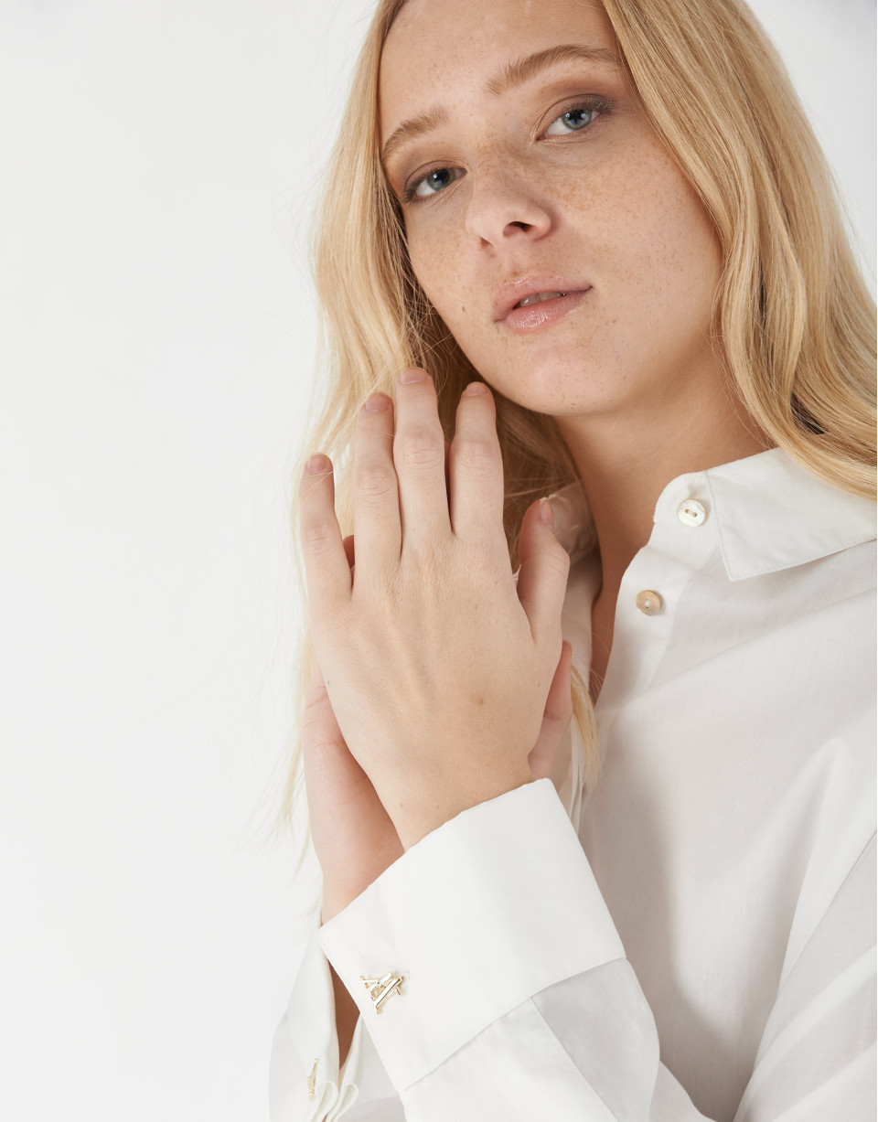 White loose blouse with long sleeves - Woman | Roberto Verino