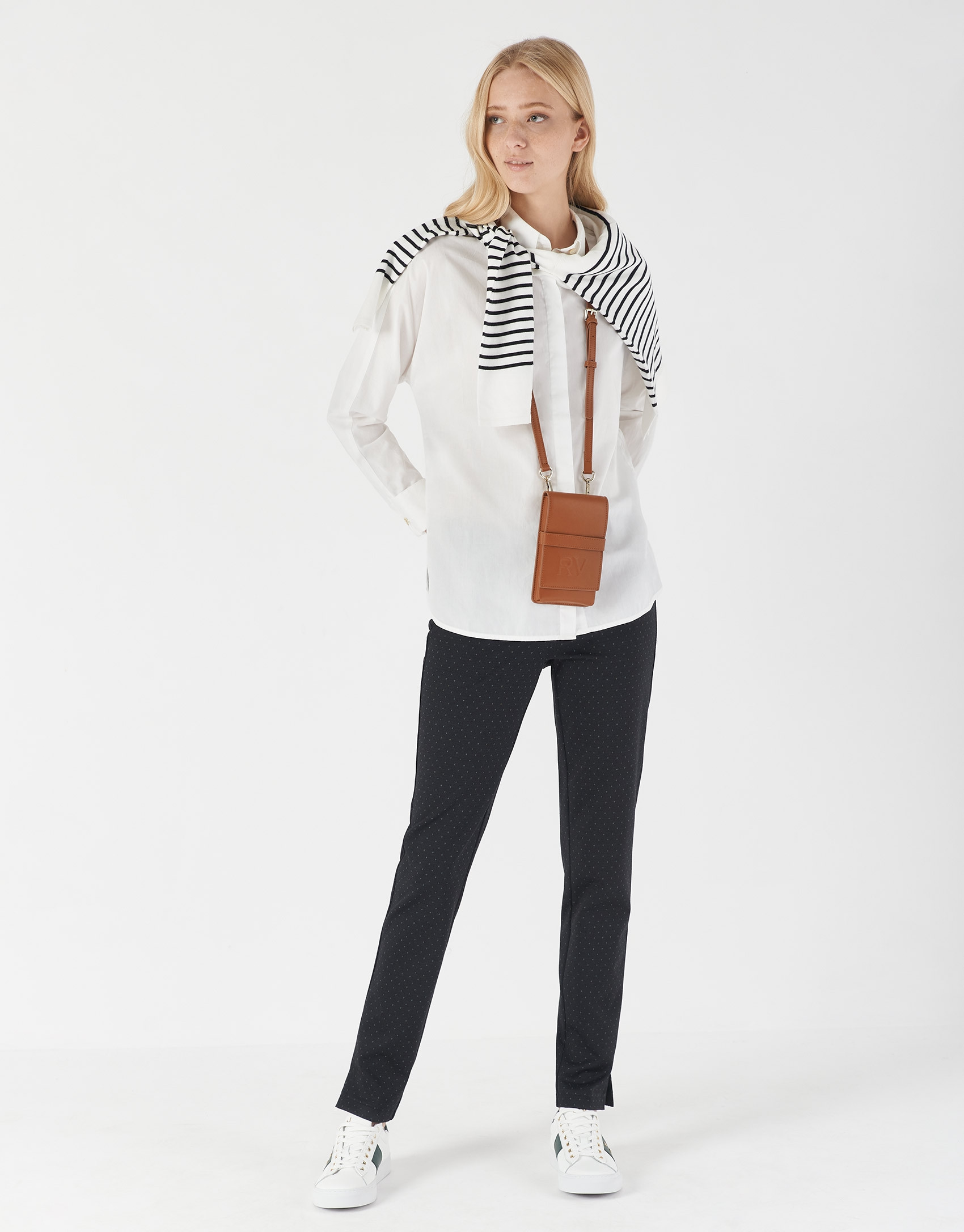 White loose blouse with long sleeves - Woman | Roberto Verino