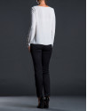 Blusa gris escote caja