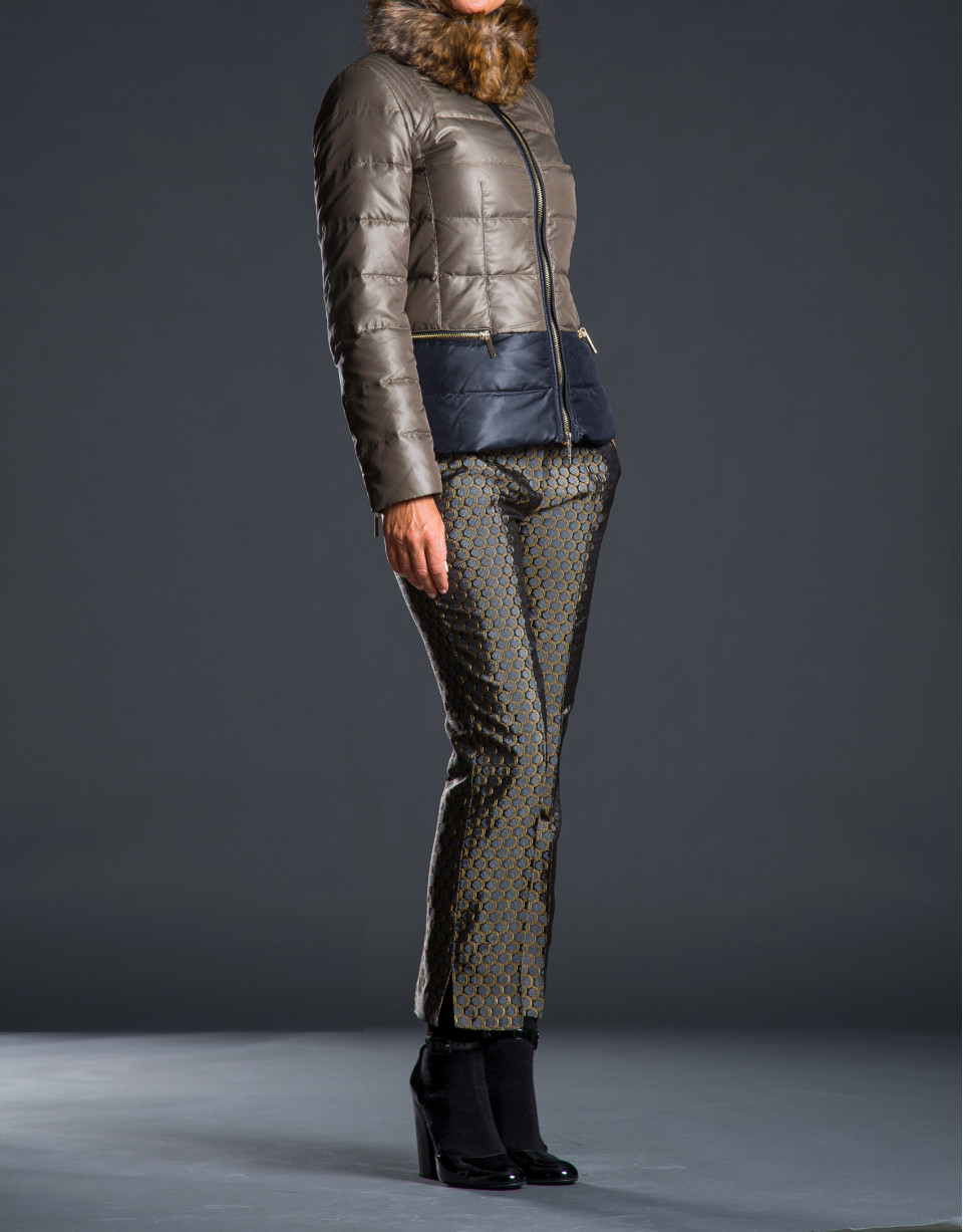 Short ski jacket with fur collar 